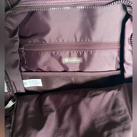 Lululemon New Crew backpack 22L *updated - Picture 9 of 13